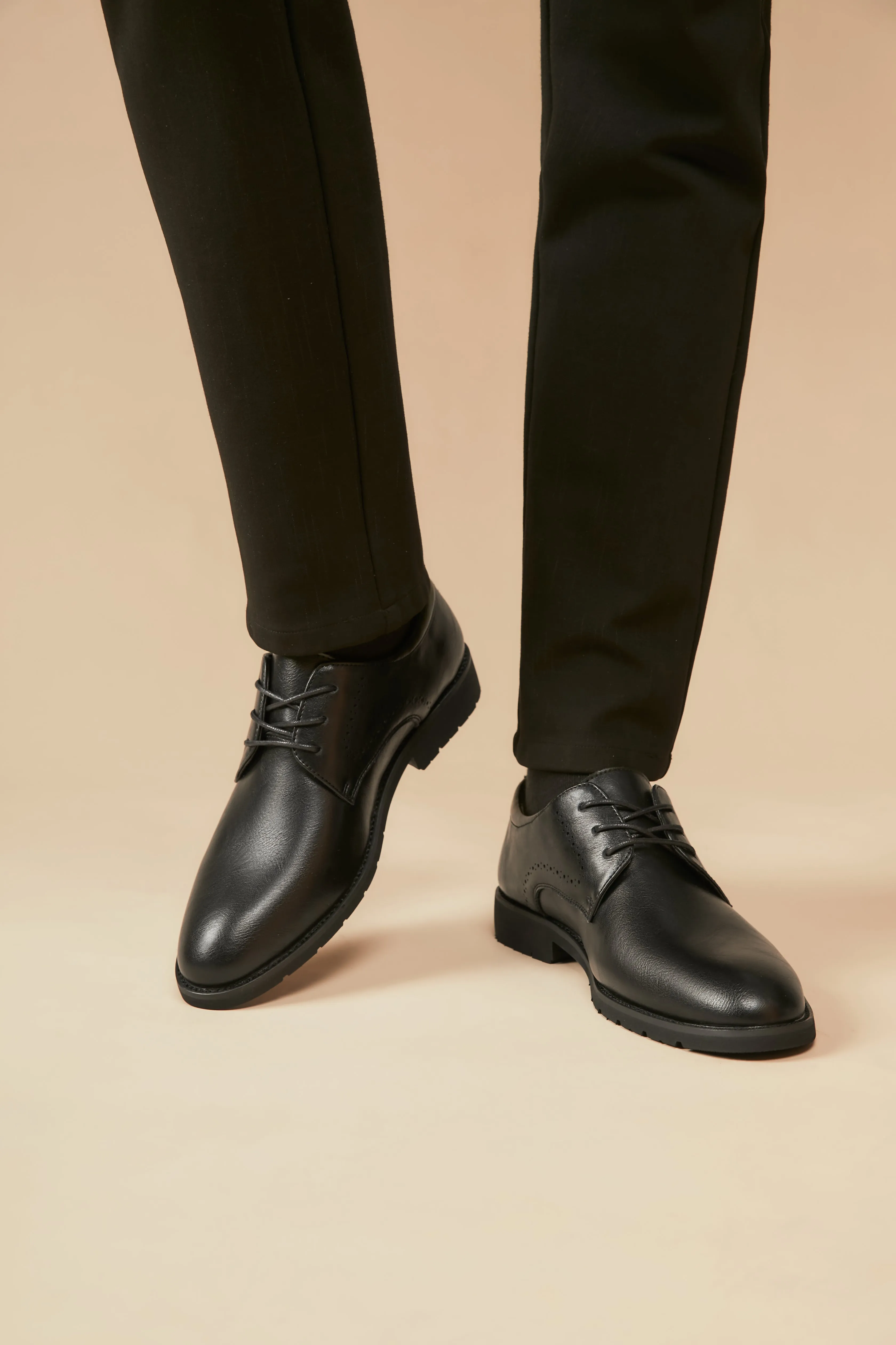 Breathable Carved Leather Derby Shoes for Business and Wedding