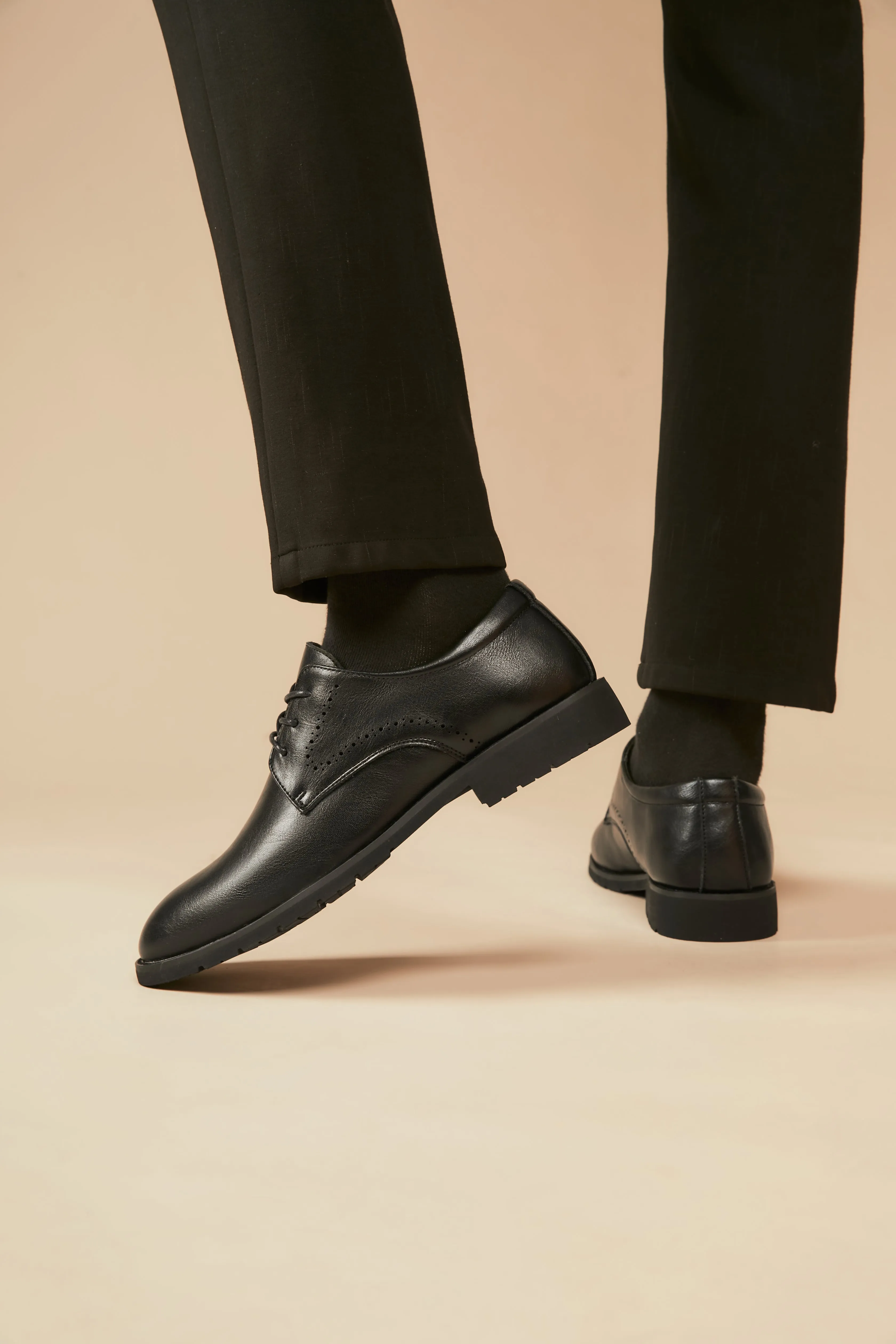 Breathable Carved Leather Derby Shoes for Business and Wedding