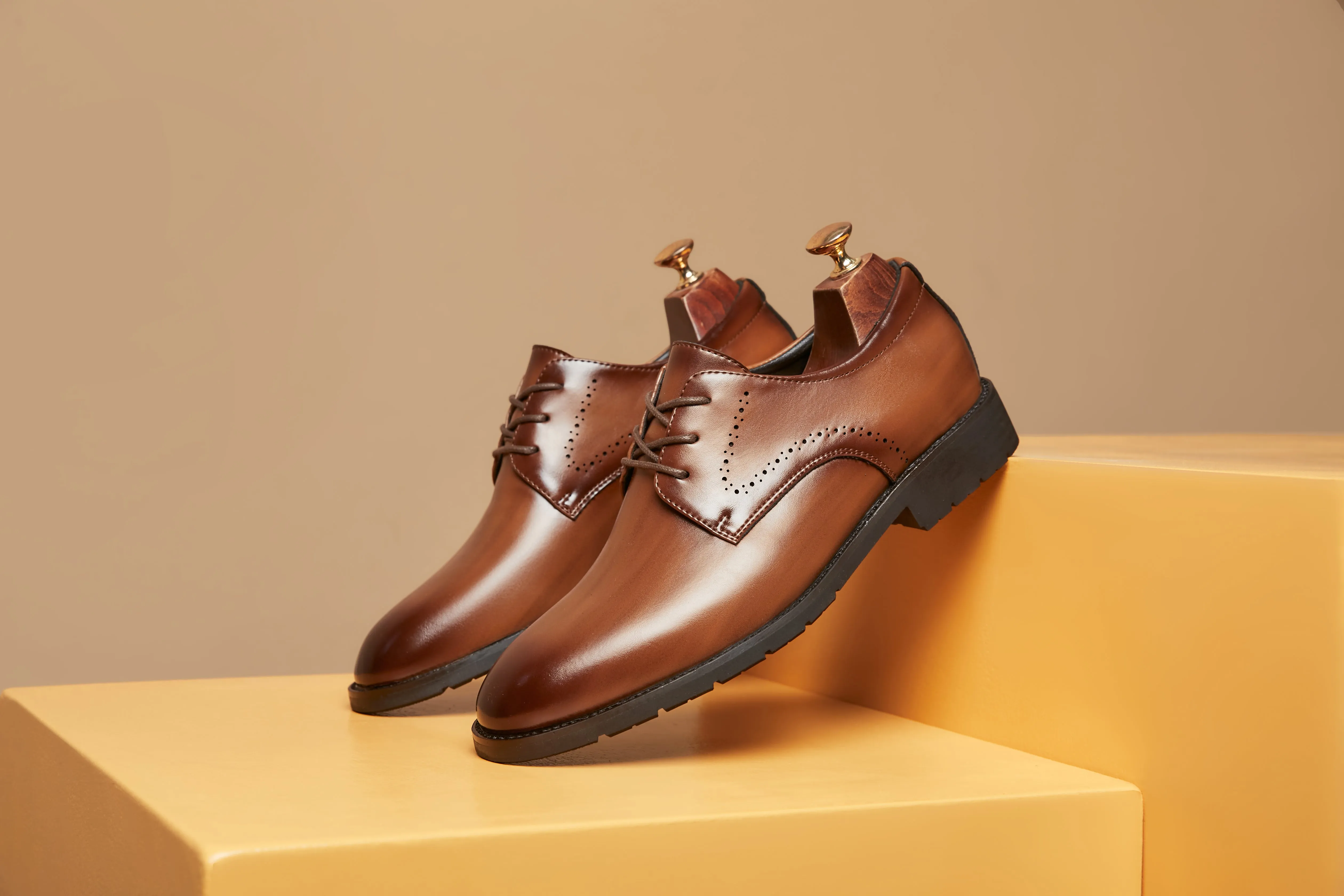 Breathable Carved Leather Derby Shoes for Business and Wedding
