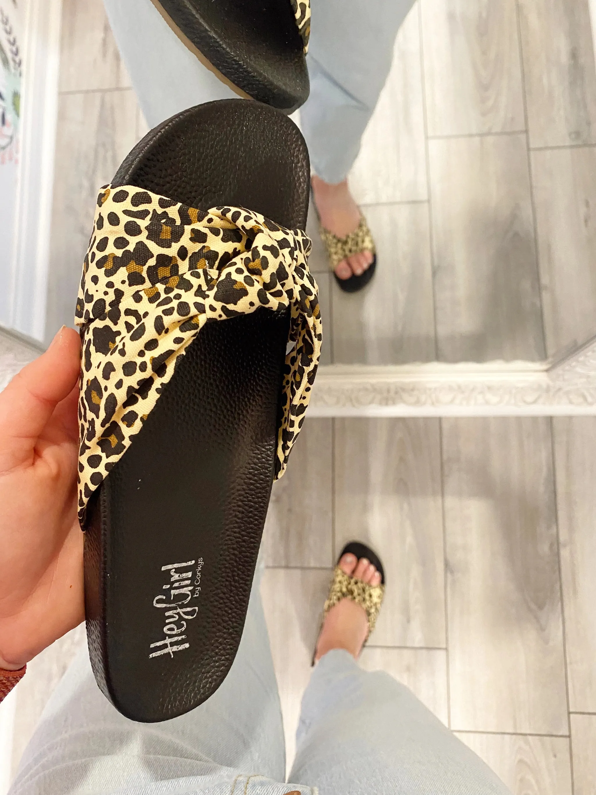 Corkys Natural woven leopard sansal