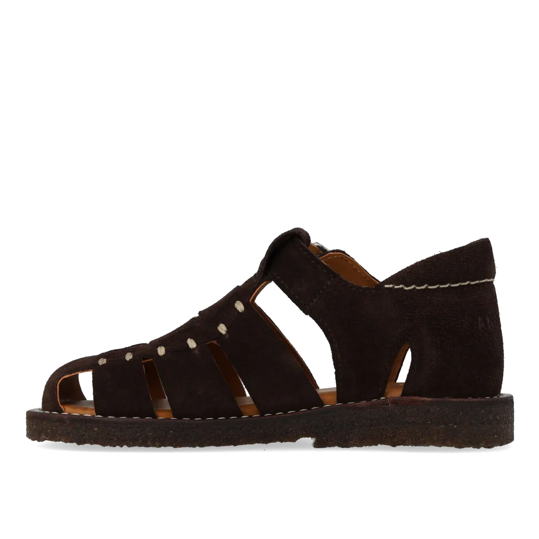 Fisherman’ leather sandal with stitching details
