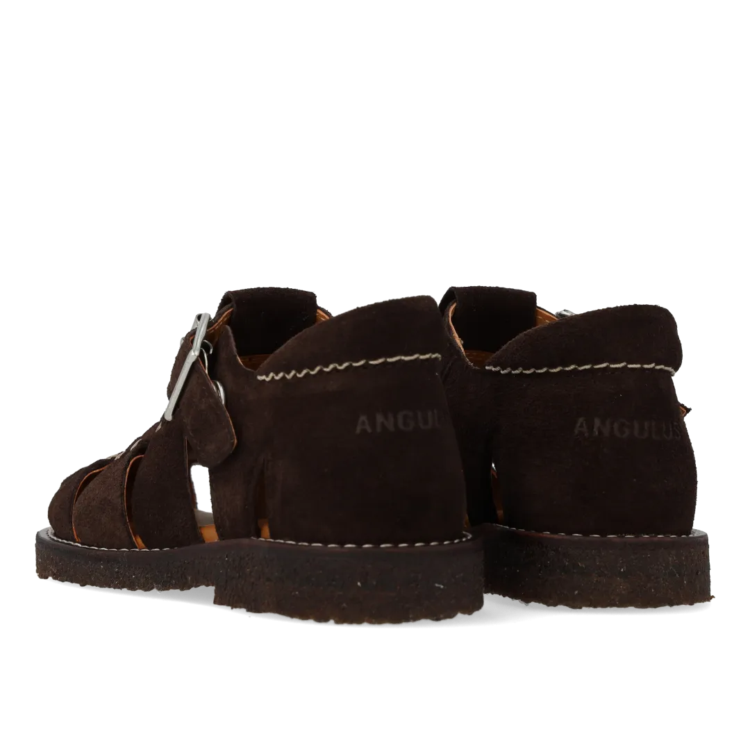 Fisherman’ leather sandal with stitching details