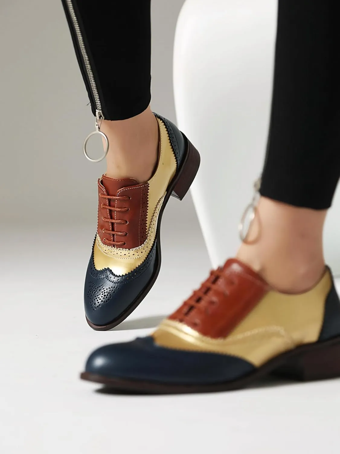 Lace-up Wingtips Oxford Shoes for Women Cutout Brogues Saddle Shoes