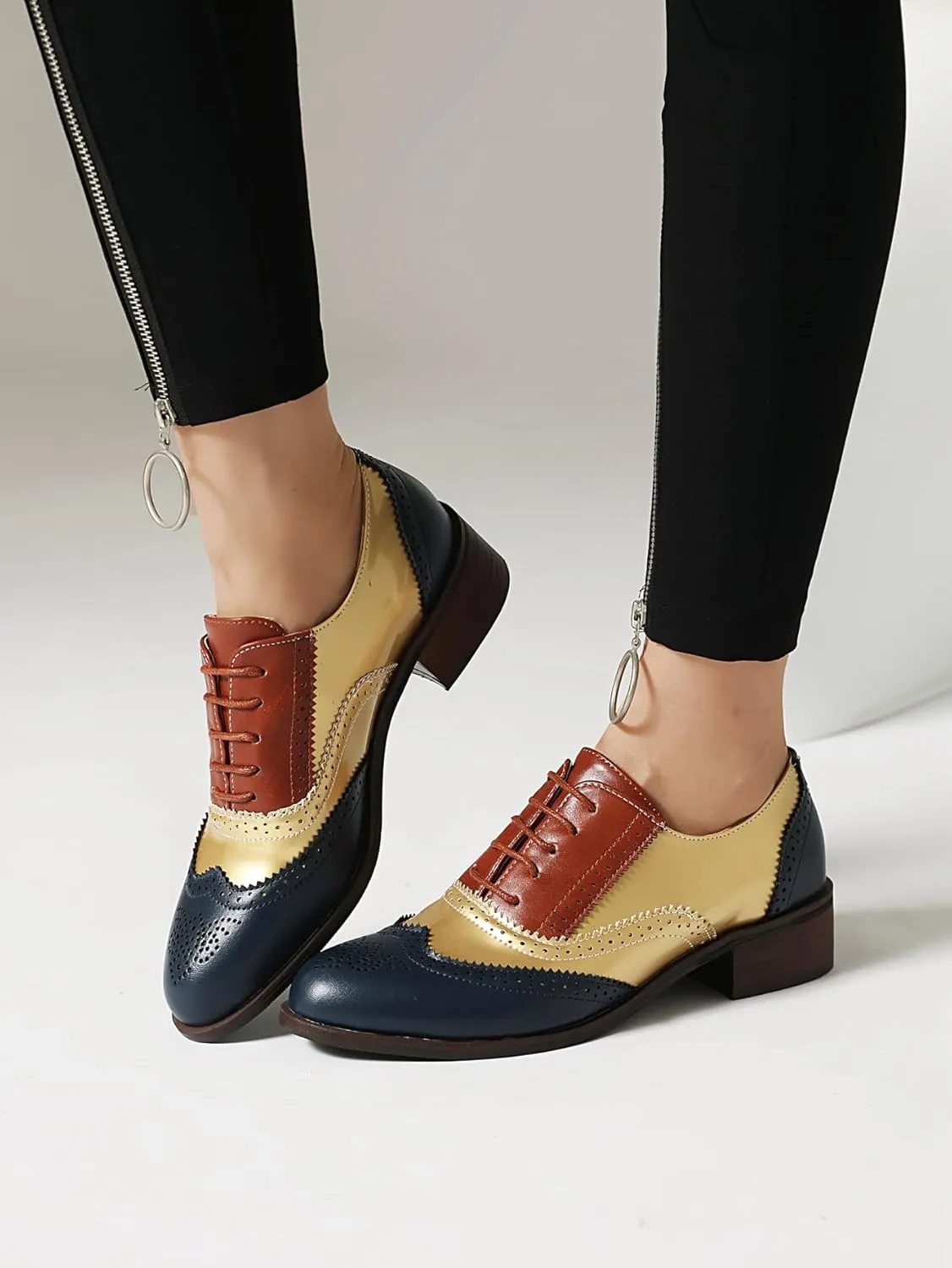 Lace-up Wingtips Oxford Shoes for Women Cutout Brogues Saddle Shoes