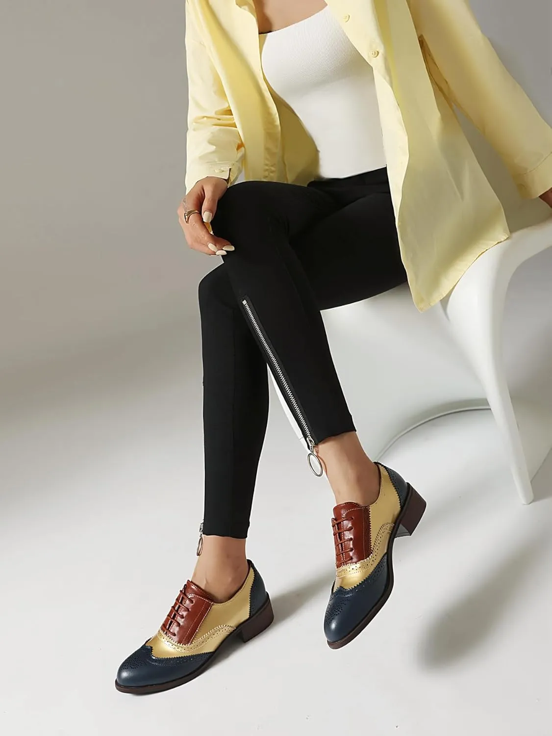 Lace-up Wingtips Oxford Shoes for Women Cutout Brogues Saddle Shoes