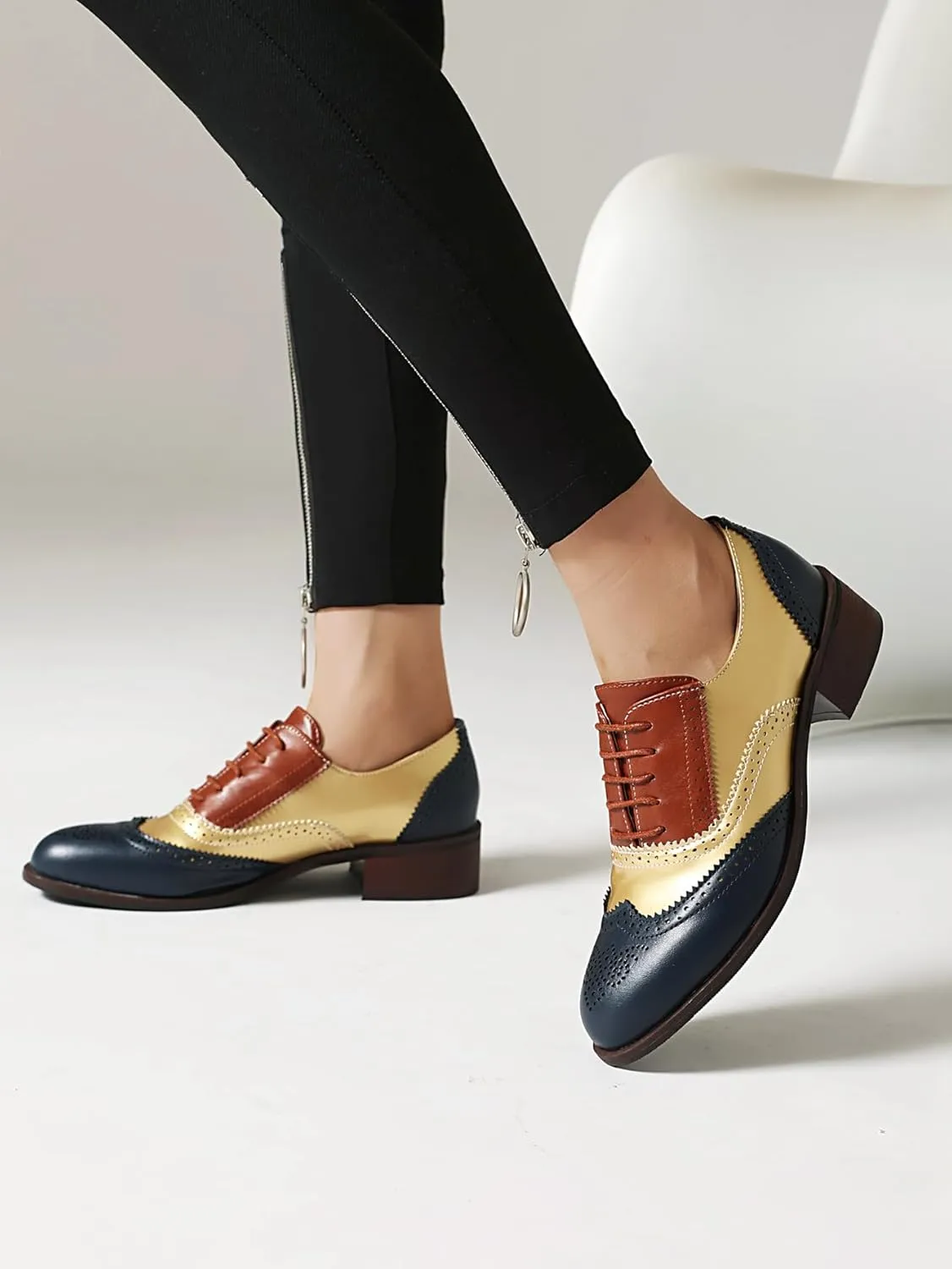 Lace-up Wingtips Oxford Shoes for Women Cutout Brogues Saddle Shoes