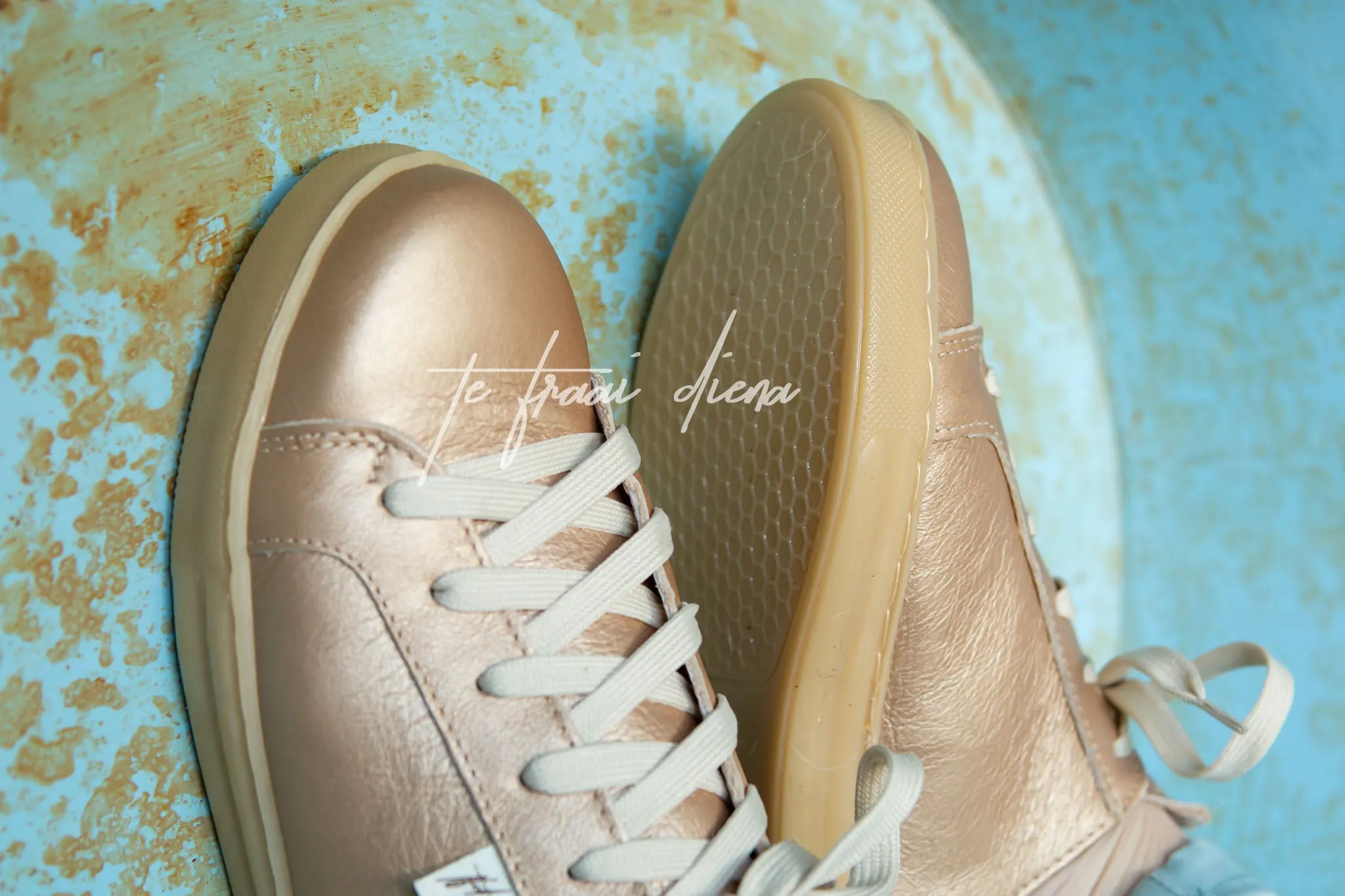 Nienke Sneaker - Metallic Gold