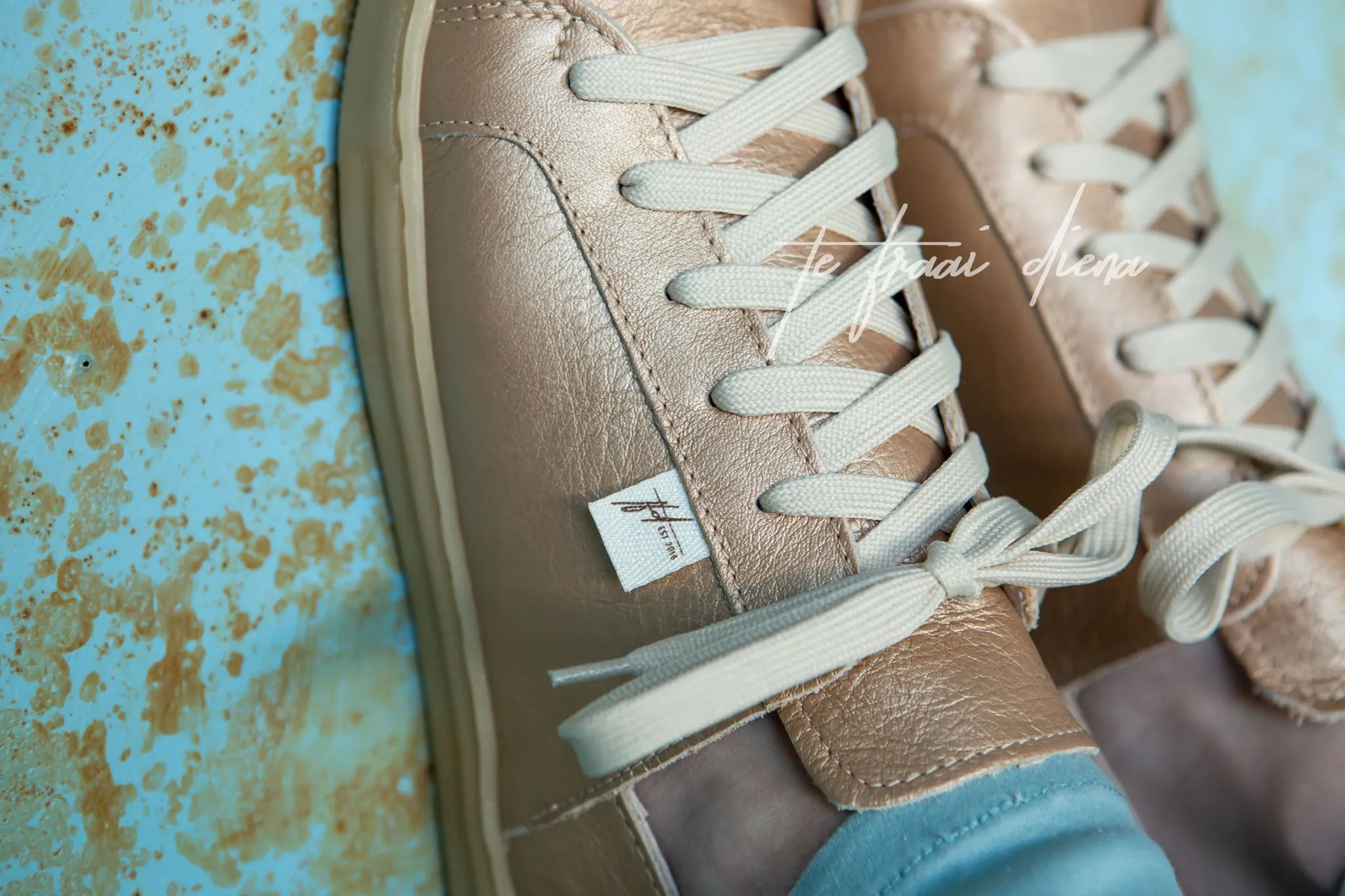 Nienke Sneaker - Metallic Gold
