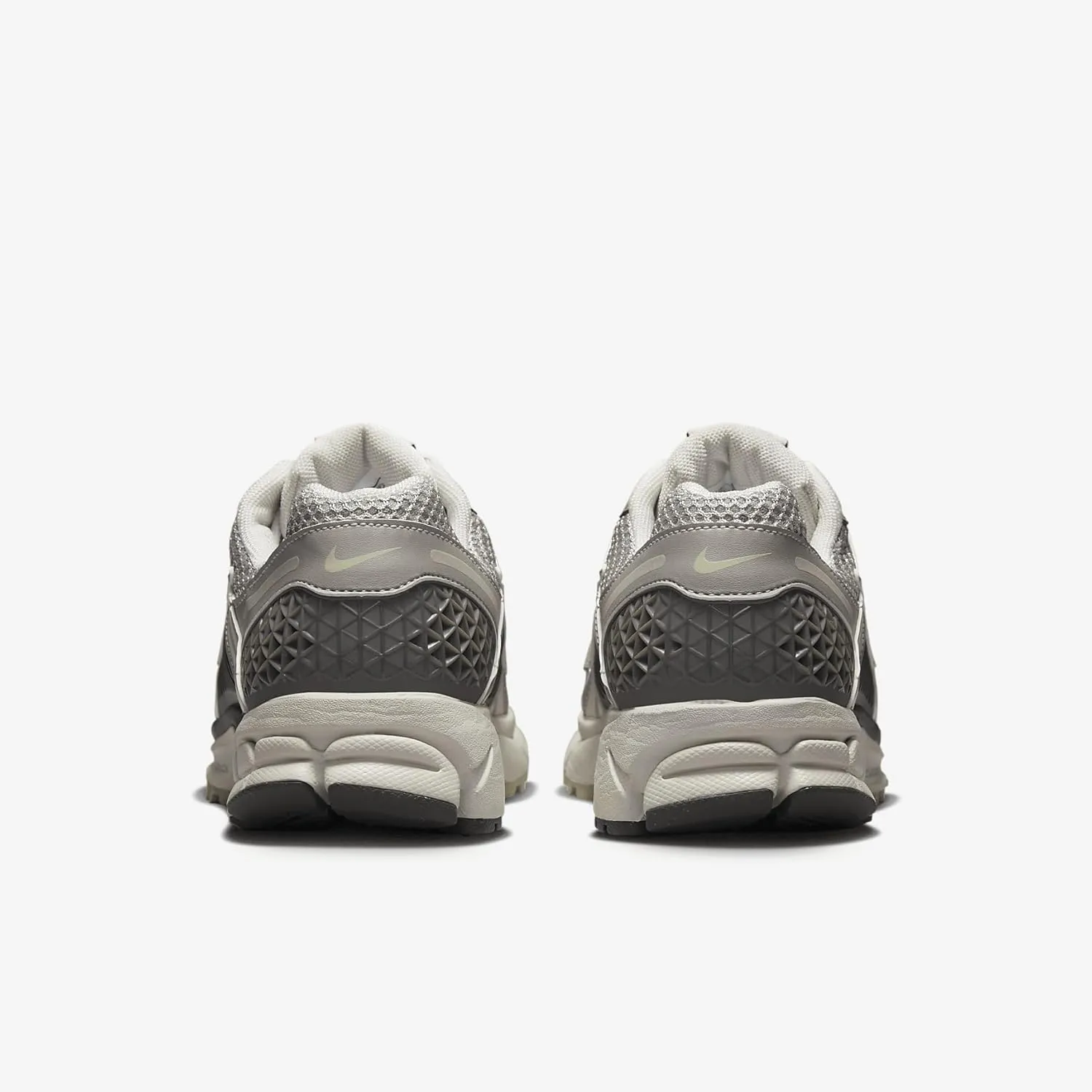 Nike Men's Gymnastics Shoes Sneaker, 6