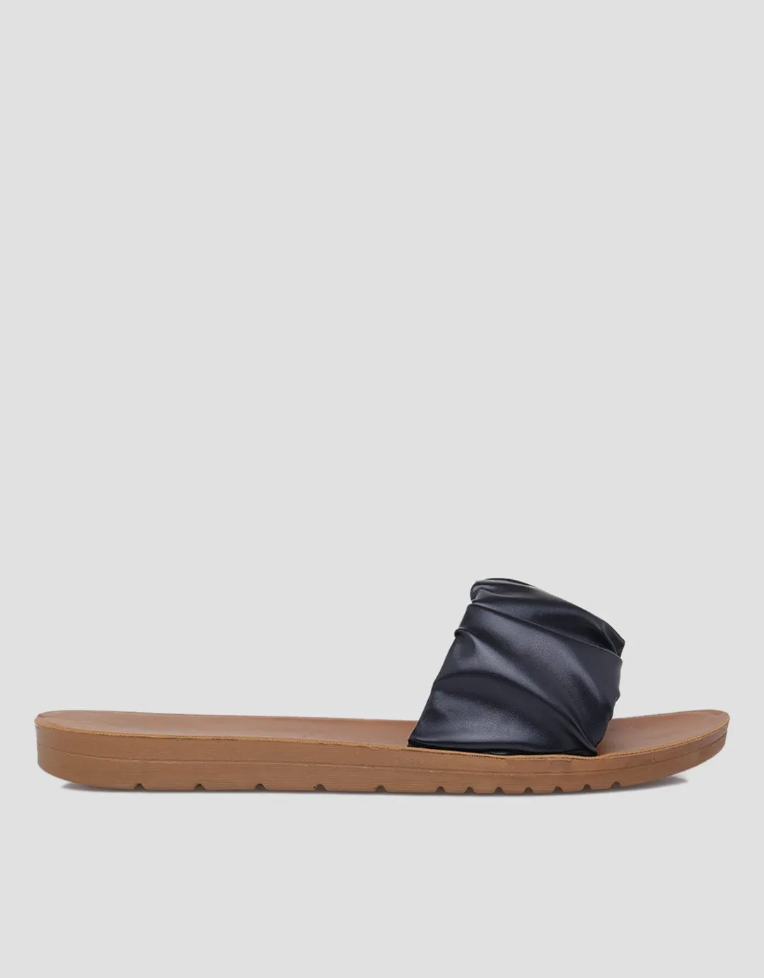 St. Yves Slip On Simply Women
