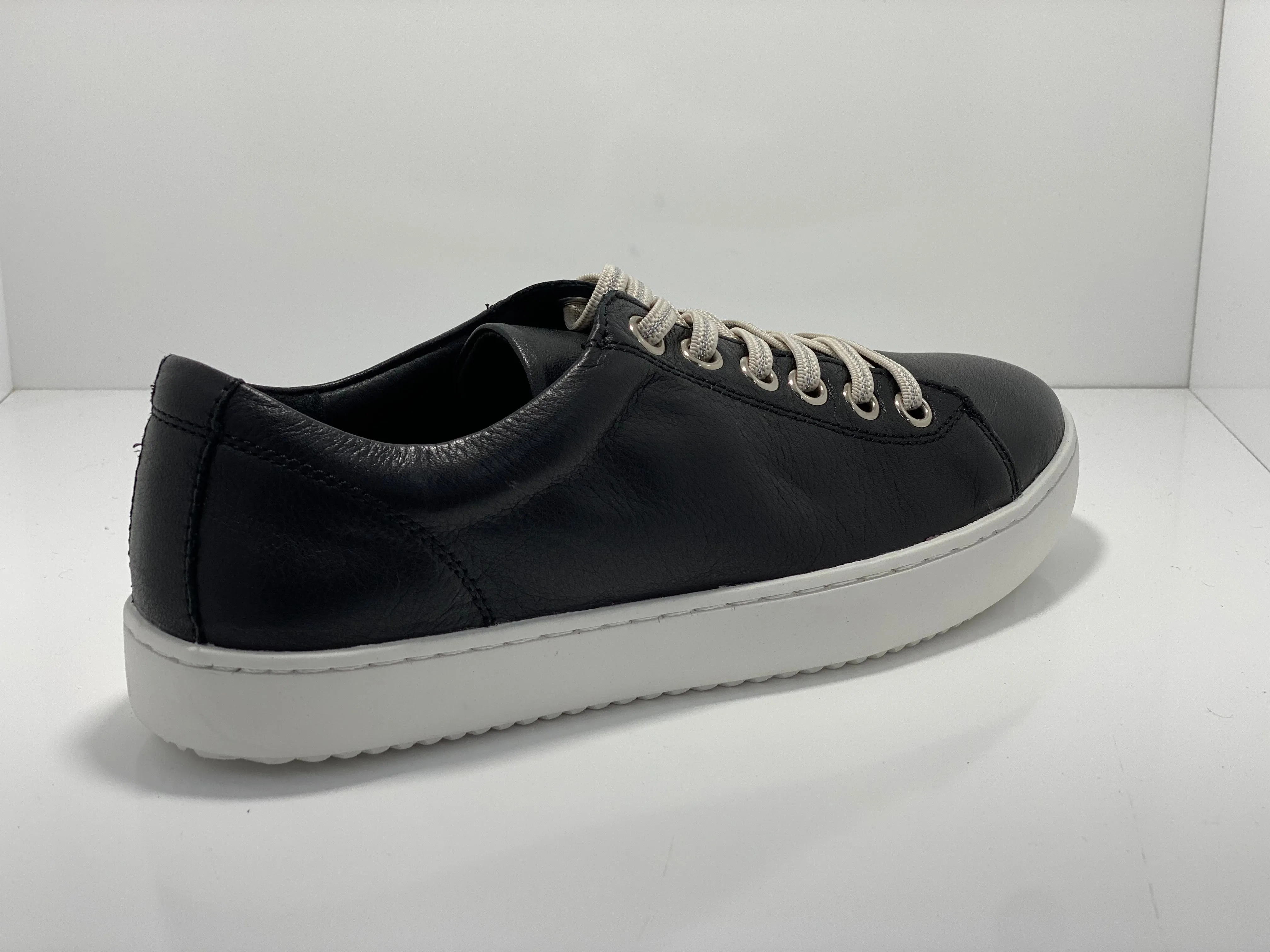 Voss Leather Sneaker